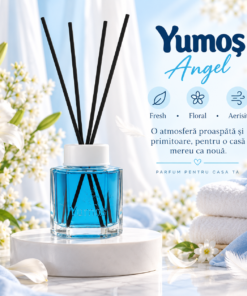 Odorizant de cameră Yumoş Angel 120 ml cu flacon albastru și bețișoare negre, într-un decor cu flori albe și prezentarea aromei fresh, florale și aerisite.