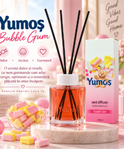 Odorizant Yumoş Bubble Gum 120 ml cu flacon și ambalaj, în decor roz cu dulciuri colorate și descrierea aromei dulci, jucăușe și gurmande.