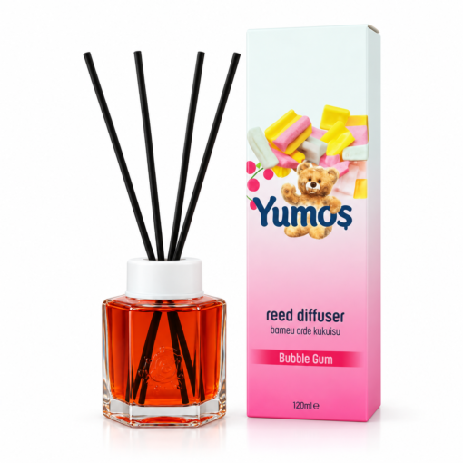 Yumoş Bubble Gum 120 ml, odorizant de cameră cu patru bețișoare negre, flacon din sticlă și cutie roz, fotografiate pe fundal alb.