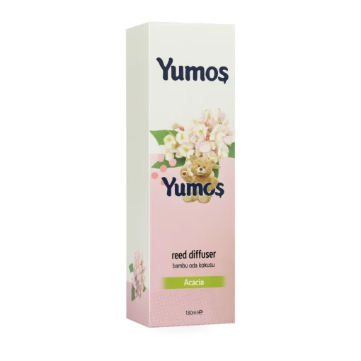 Cutie odorizant de cameră Yumoş Acacia 130 ml, ambalaj alb-roz cu flori de acacia, ursuleț, logo Yumoş și denumirea Acacia.