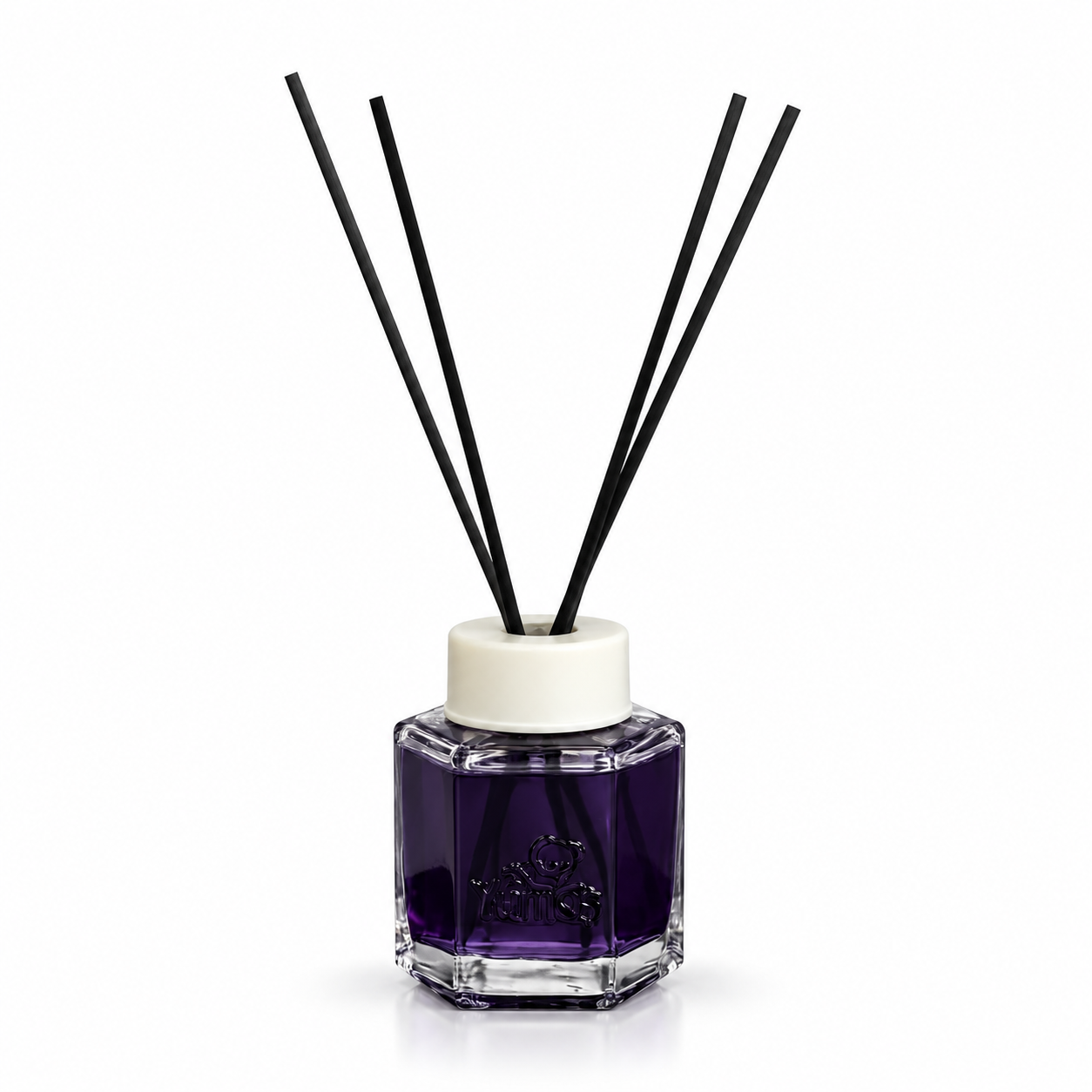 Odorizant de cameră Yumoş Lavender Lavandă 120 ml, flacon transparent cu lichid violet, capac alb și patru bețișoare negre, pe fundal alb.