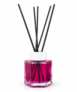Odorizant de cameră Yumoş Lilac Liliac 120 ml, flacon transparent cu lichid roz-fucsia, capac alb și bețișoare negre, pe fundal alb.