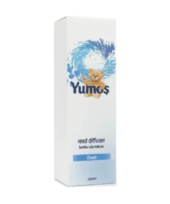 Cutie odorizant de cameră Yumoş Ocean 120 ml, ambalaj alb cu val albastru, ursuleț, logo Yumoş și denumirea Ocean.