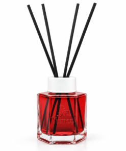 Odorizant de cameră Yumoş Orchid 120 ml, flacon din sticlă cu lichid roșu, capac alb și patru bețișoare negre, pe fundal alb.