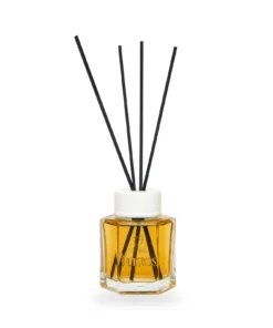 Cutie odorizant de cameră Yumoş Pearl 120 ml, ambalaj crem-auriu cu floare albă, perle, ursuleț și denumirea Pearl, pe fundal alb.