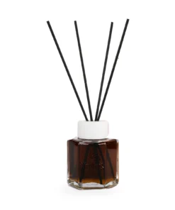 Odorizant de cameră Yumoş Sandalwood 120 ml, flacon din sticlă cu lichid maro, capac alb și patru bețișoare negre, pe fundal alb.