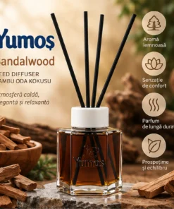 Odorizant Yumoş Sandalwood 120 ml cu patru bețișoare negre, în decor cu bucăți de lemn de santal și prezentarea aromei lemnoase.