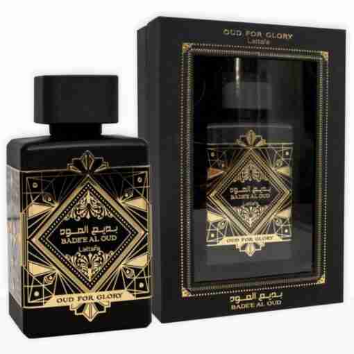Lattafa Badee Al Oud Oud for Glory 100 ml, flacon și cutie pe fundal alb