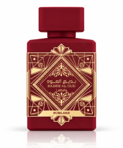 Lattafa Badee Al Oud Sublime 100 ml, flacon roșu cu ornamente aurii pe fundal alb