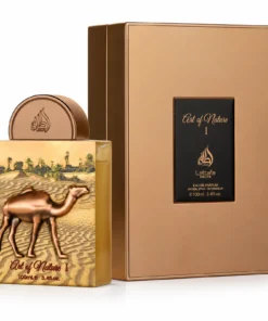 Lattafa Pride Art of Nature I 100 ml – flacon cu decor deșertic și cămilă în relief, alături de cutie