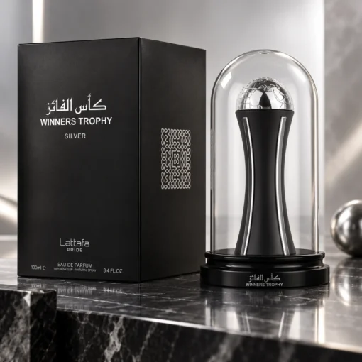 Lattafa Pride Winners Trophy Silver Apă de Parfum Unisex 100 ml – flacon și cutie în decor