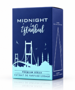 Cutie parfum Midnight in Istanbul by PATRIC 100 ml, ambalaj bleumarin cu ilustrații albastre ale Istanbulului și inscripția Premium Series.